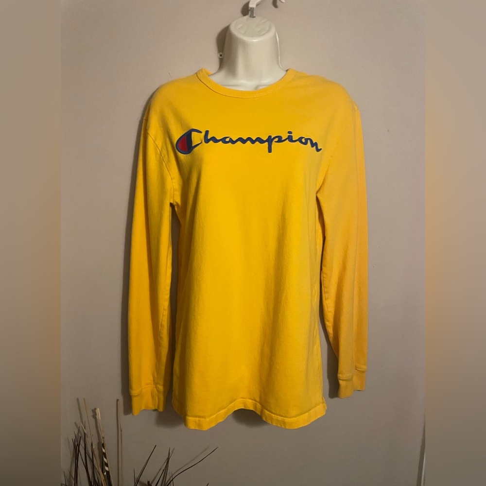 Sale 2-$10 
Long sleeve champion tee
